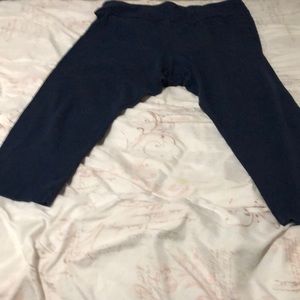 These are women’s Capri pants.